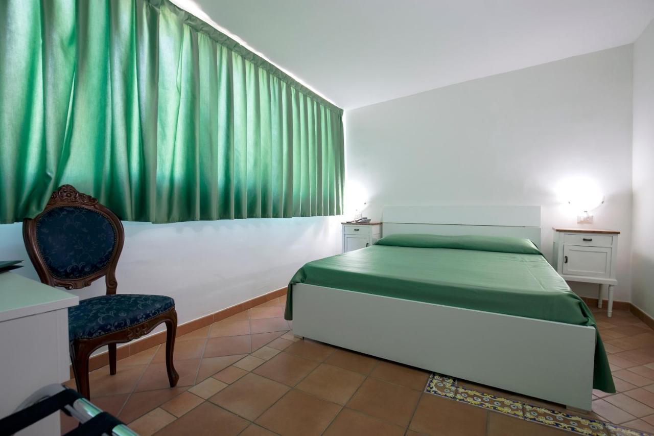 La Panoramica Hotel Castellammare di Stabia Buitenkant foto