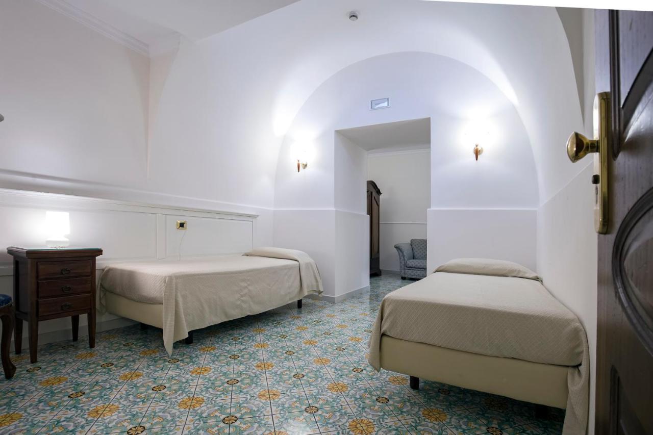 La Panoramica Hotel Castellammare di Stabia Buitenkant foto